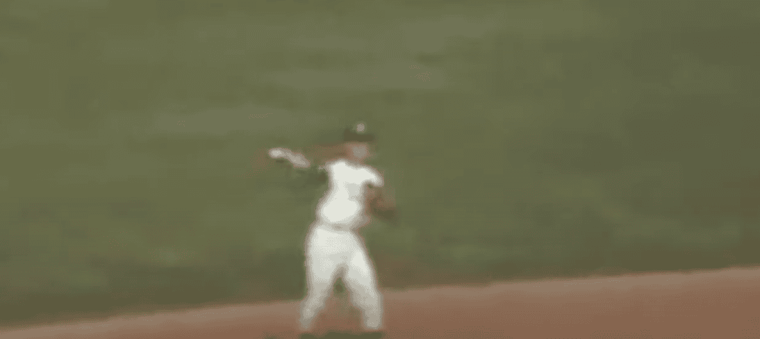 Luis Aparicio showcases his legendary defensive skills in this image.